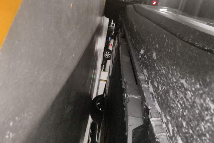 Used firefly 2025 Illuminated Edition Chassis Front Right