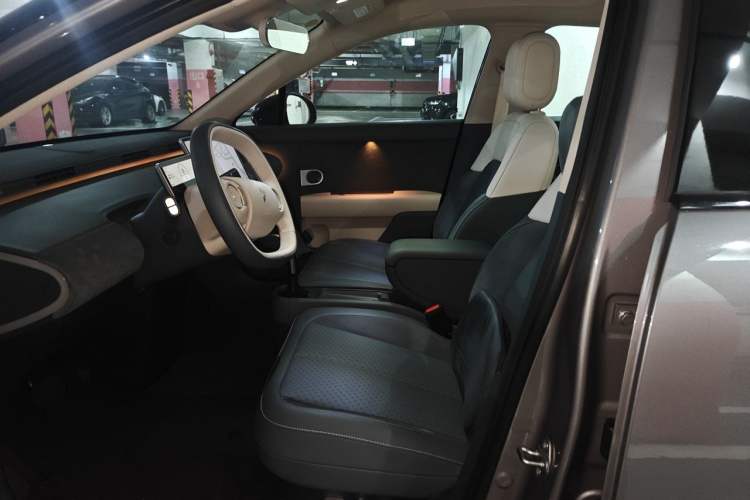 Used firefly 2025 Illuminated Edition Left Front Seat