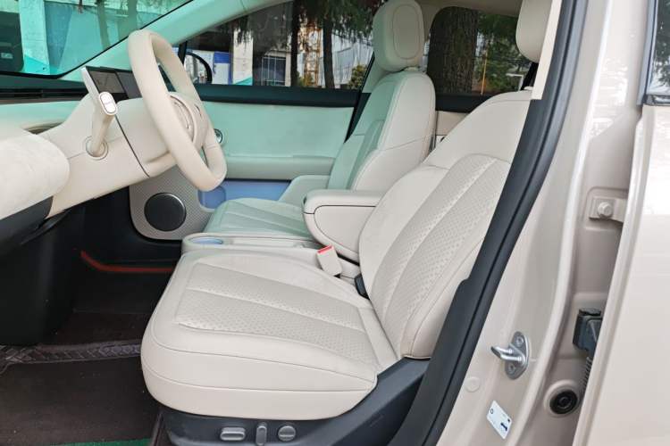 Used firefly 2025 Illuminated Edition Left Front Seat
