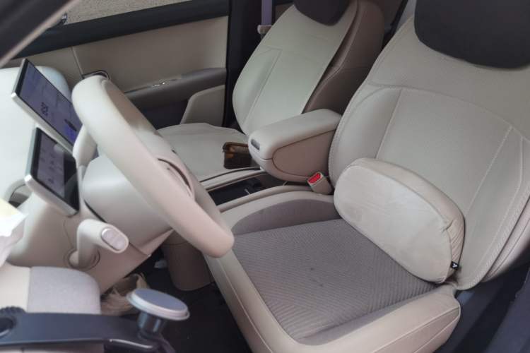 Used firefly 2025 Free Edition Left Front Seat