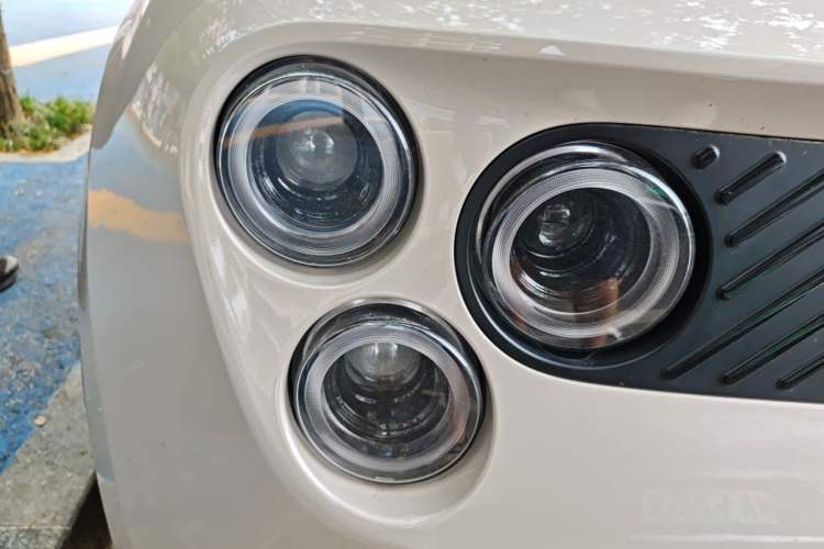 Used firefly 2025 Illuminated Edition Right Front Headlight