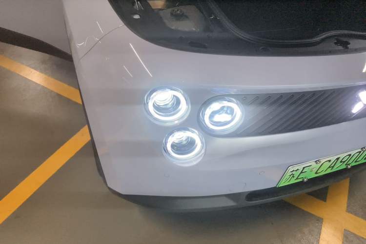 Used firefly 2025 Illuminated Edition Right Front Headlight