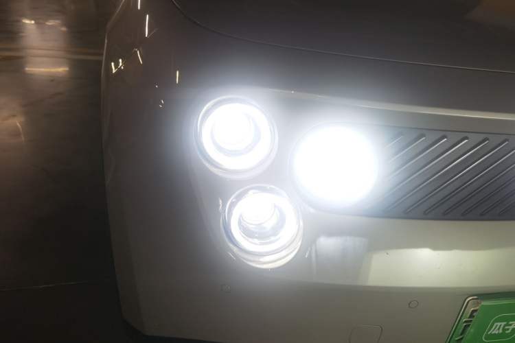 Used firefly 2025 Illuminated Edition Right Front Headlight