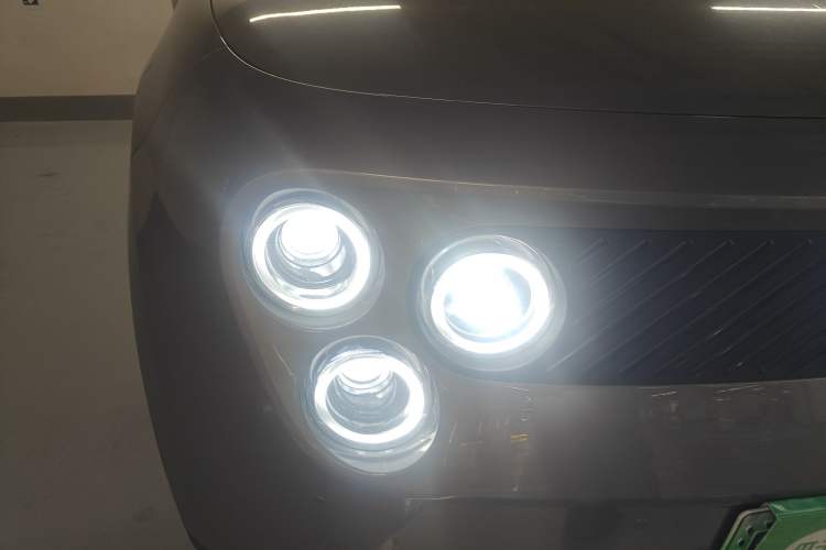 Used firefly 2025 Free Edition Right Front Headlight