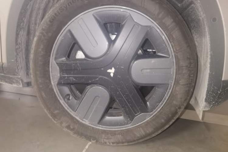 Used firefly 2025 Illuminated Edition Right Front Wheel Hub