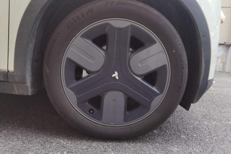 Used firefly 2025 Free Edition Right Front Wheel Hub