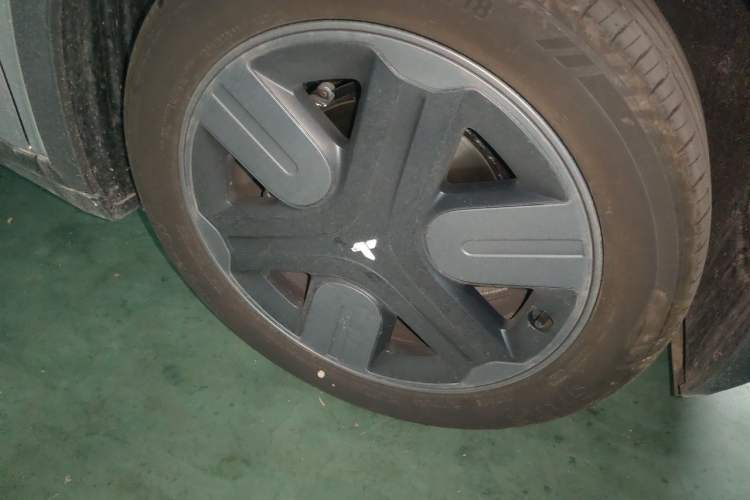 Used firefly 2025 Illuminated Edition Right Front Wheel Hub
