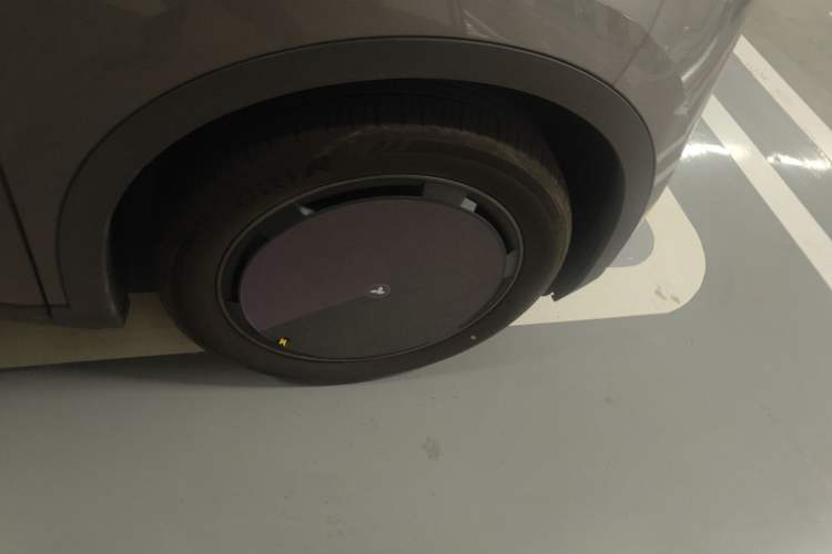 Used firefly 2025 Free Edition Right Front Wheel Hub
