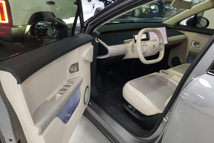 Used firefly 2025 Free Edition Driver Seat