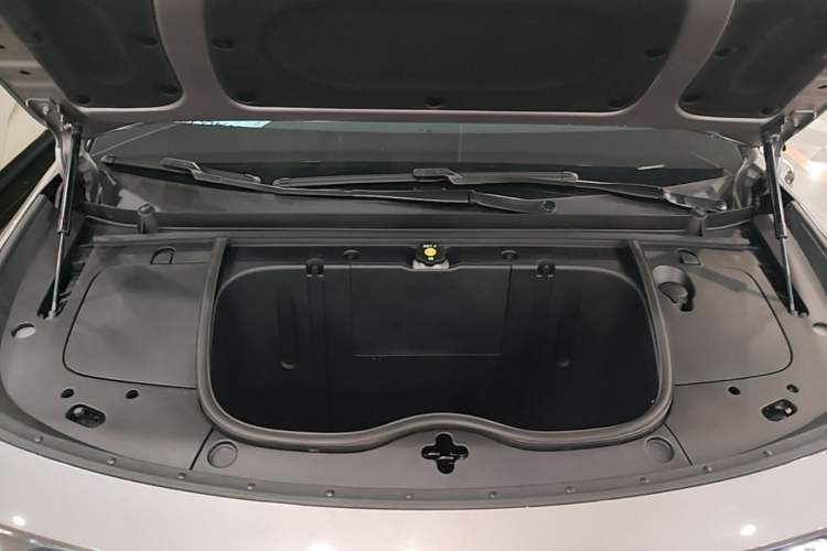 Used firefly 2025 Illuminated Edition Engine Bay