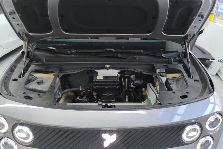 Used firefly 2025 Free Edition Engine Bay