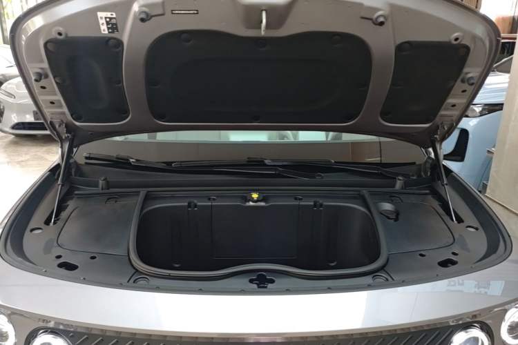 Used firefly 2025 Illuminated Edition Engine Bay