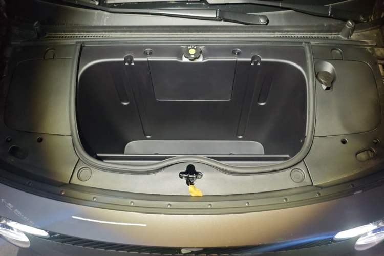 Used firefly 2025 Illuminated Edition Engine Bay