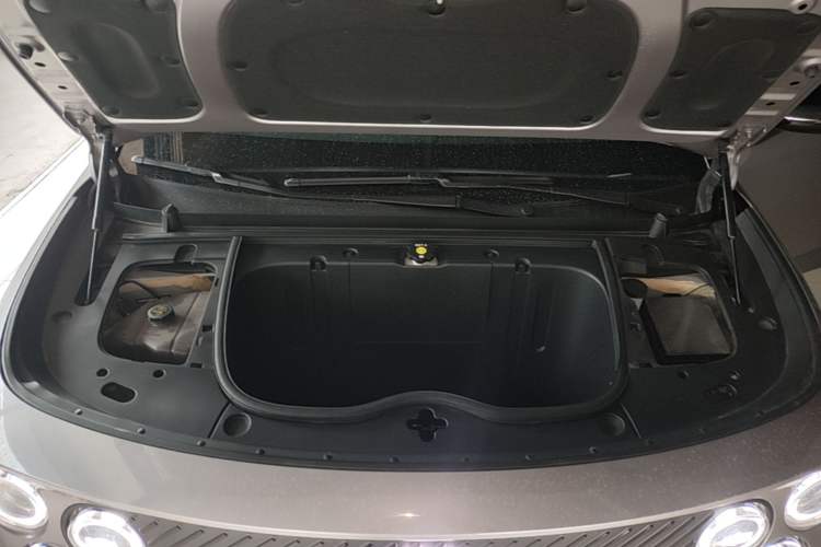 Used firefly 2025 Illuminated Edition Engine Bay