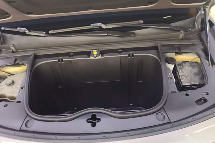 Used firefly 2025 Illuminated Edition Engine Bay