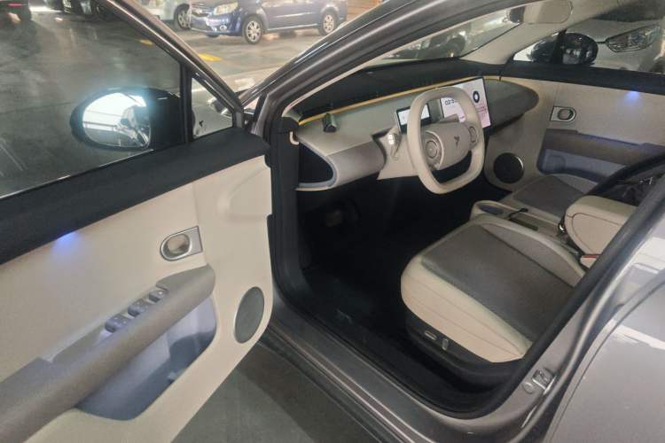 Used firefly 2025 Free Edition Interior 2