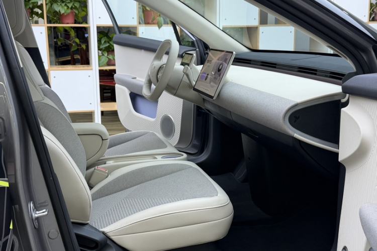 Used firefly 2025 Free Edition Interior 4