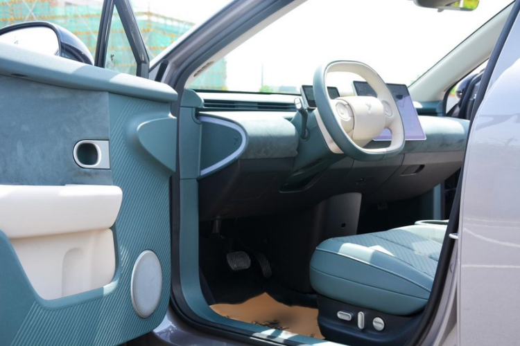Used firefly 2025 Illuminated Edition Interior 5