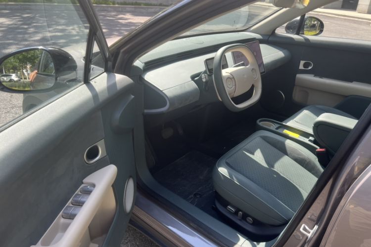 Used firefly 2025 Illuminated Edition Interior 7