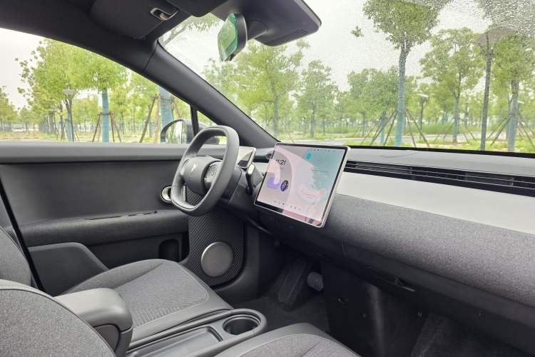 Used firefly 2025 Free Edition Interior 9