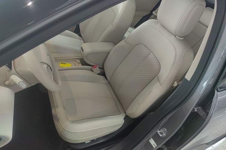 Used firefly 2025 Illuminated Edition Left Front Seat