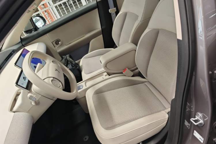 Used firefly 2025 Free Edition Left Front Seat