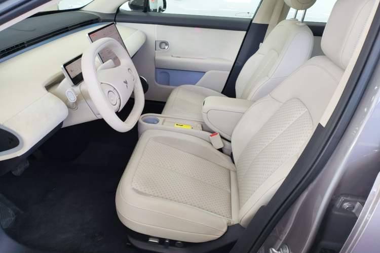 Used firefly 2025 Illuminated Edition Left Front Seat