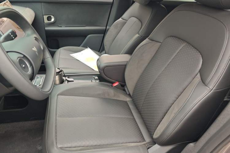 Used firefly 2025 Illuminated Edition Left Front Seat