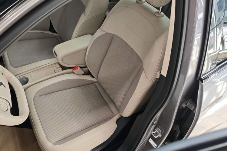 Used firefly 2025 Free Edition Left Front Seat
