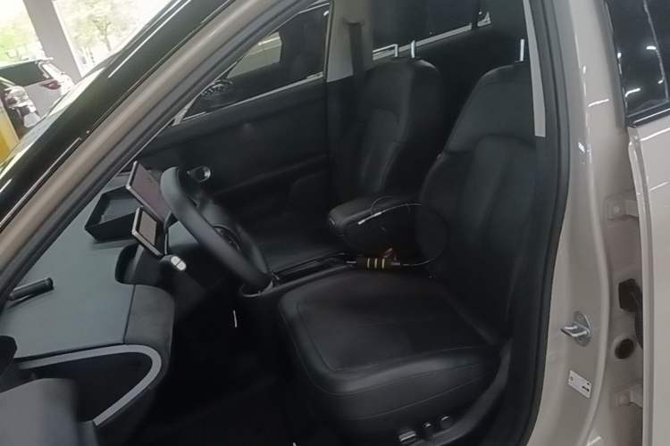 Used firefly 2025 Illuminated Edition Left Front Seat