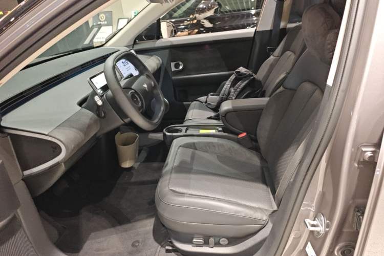 Used firefly 2025 Illuminated Edition Left Front Seat