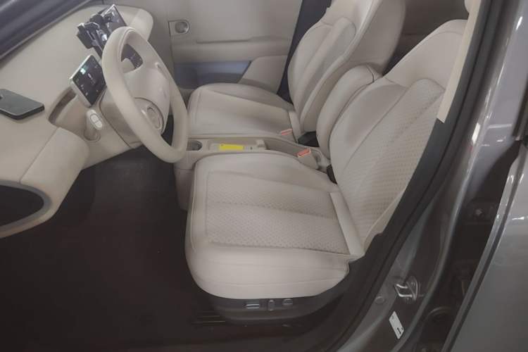 Used firefly 2025 Illuminated Edition Left Front Seat