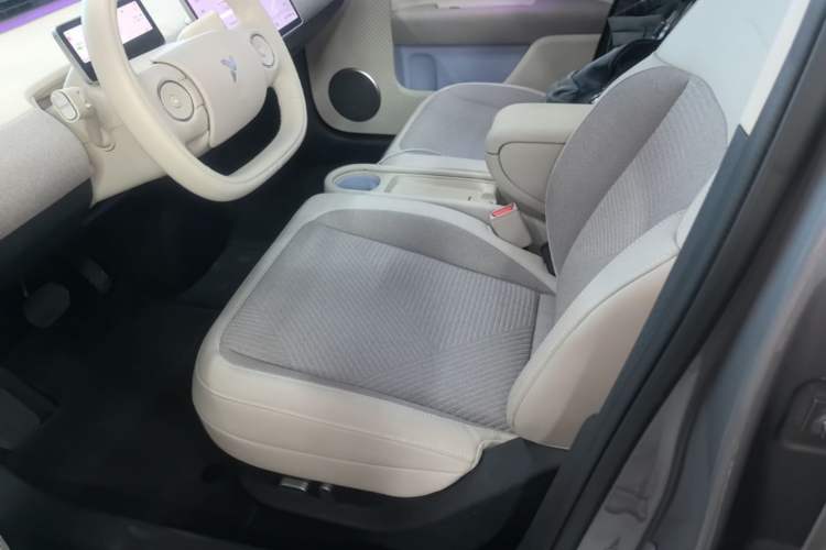 Used firefly 2025 Free Edition Left Front Seat