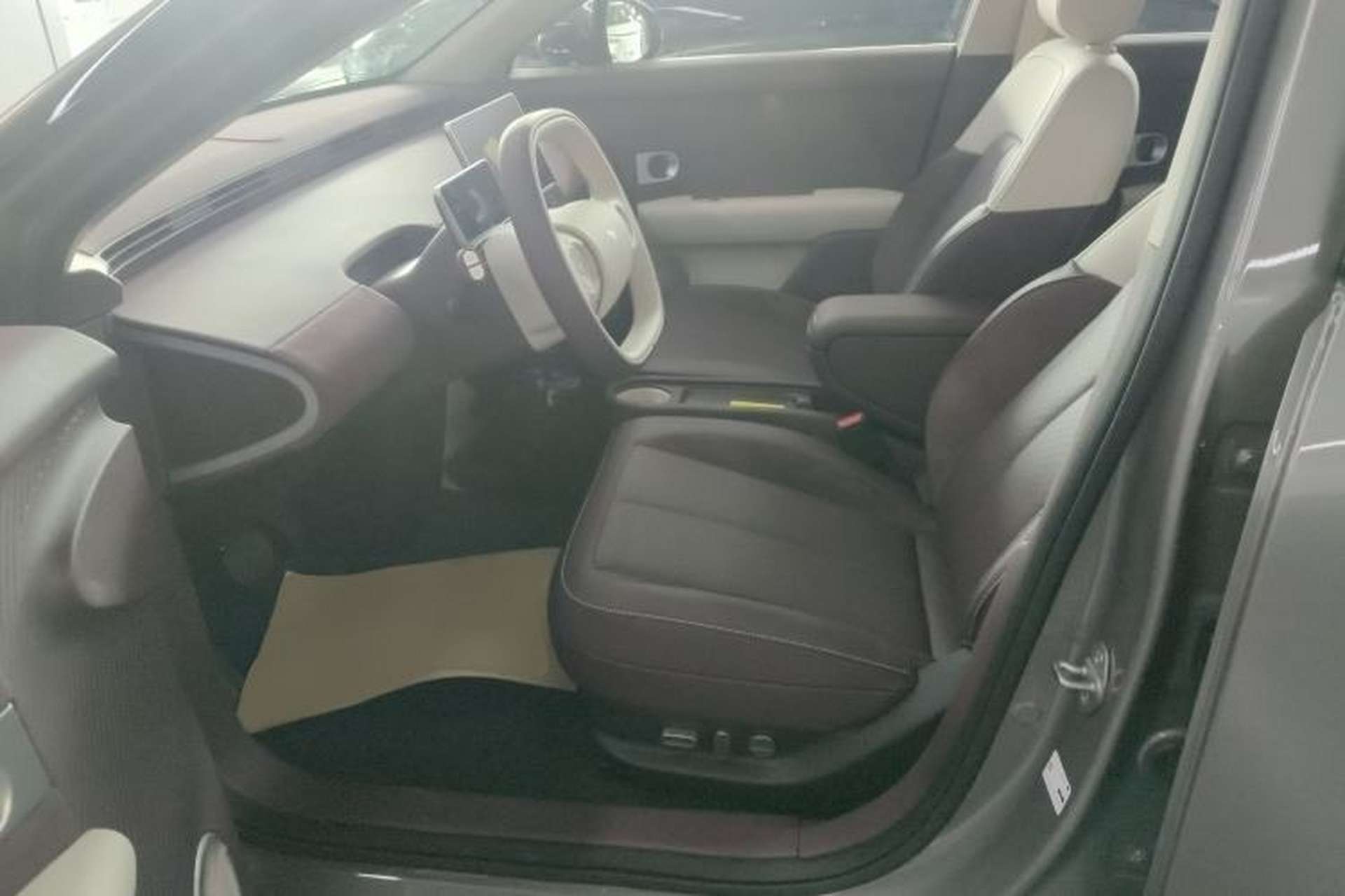 Used firefly 2025 Illuminated Edition Left Front Seat