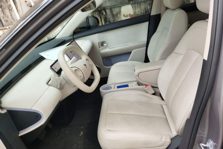 Used firefly 2025 Illuminated Edition Left Front Seat