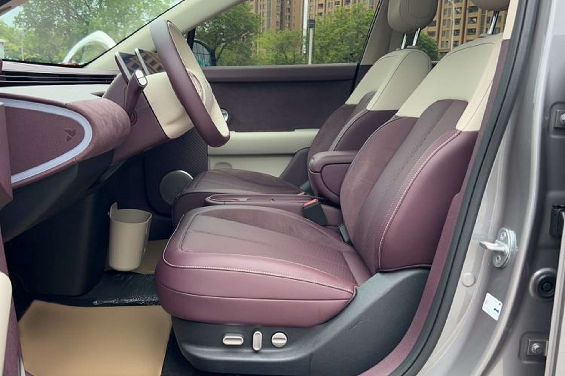 Used firefly 2025 Illuminated Edition Left Front Seat