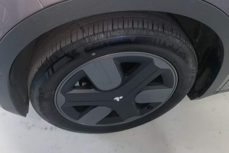 Used firefly 2025 Free Edition Left Front Wheel Hub