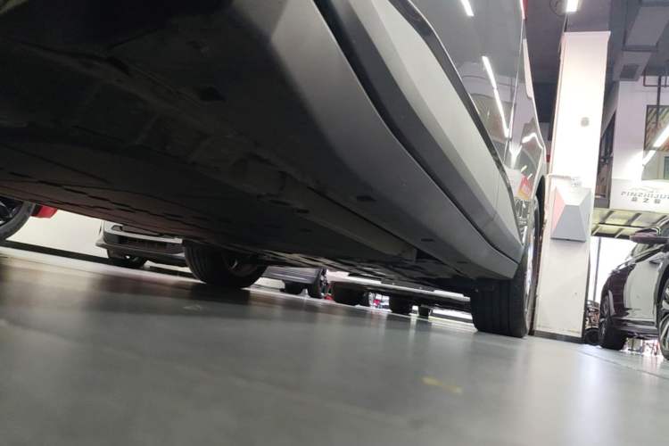 Used firefly 2025 Illuminated Edition Left Side Sill