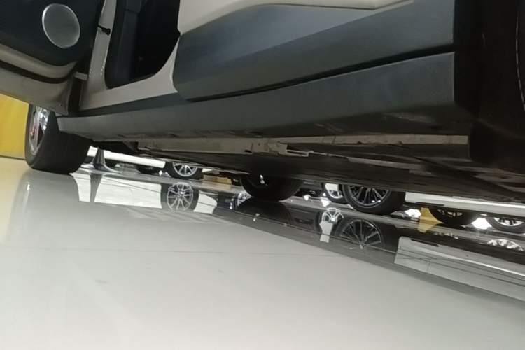 Used firefly 2025 Illuminated Edition Left Side Sill