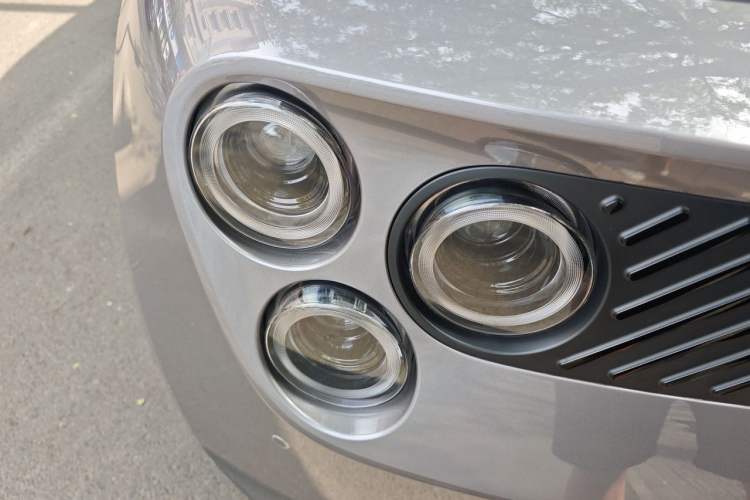 Used firefly 2025 Illuminated Edition Right Front Headlight