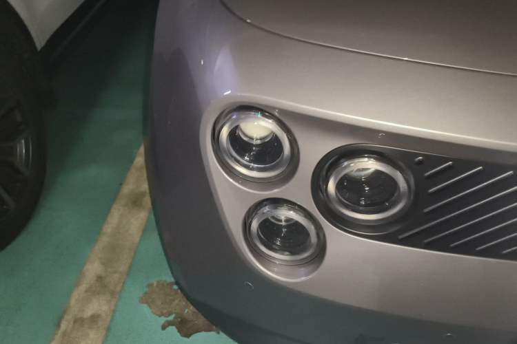 Used firefly 2025 Illuminated Edition Right Front Headlight