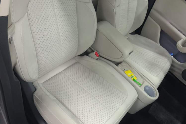 Used firefly 2025 Illuminated Edition Right Front Seat