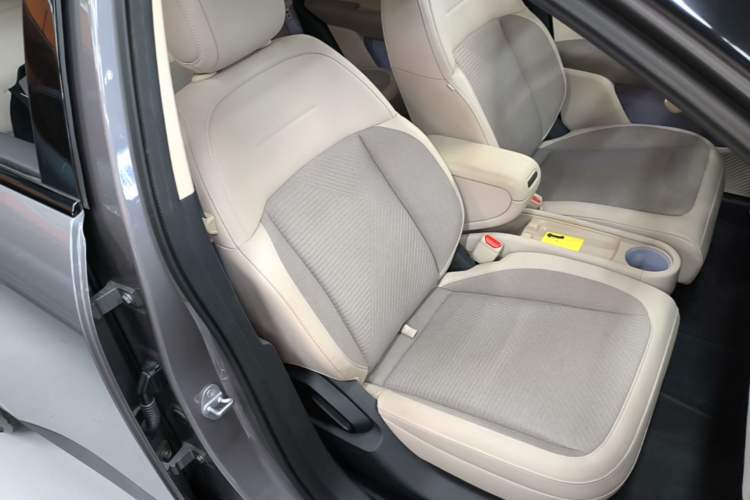 Used firefly 2025 Free Edition Right Front Seat
