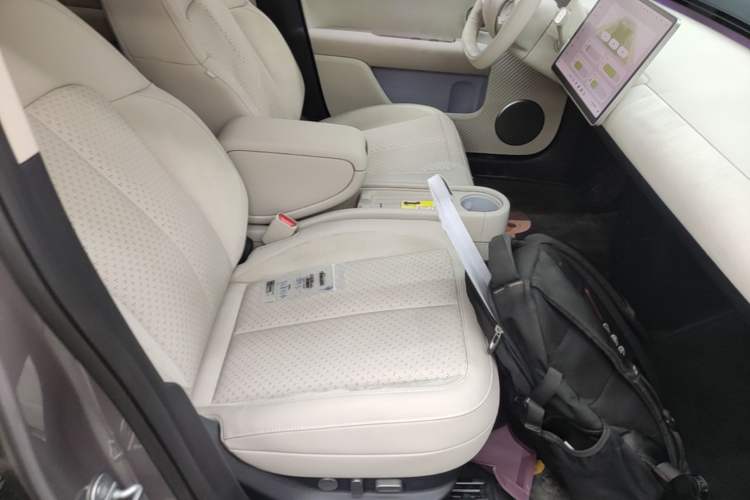 Used firefly 2025 Illuminated Edition Right Front Seat