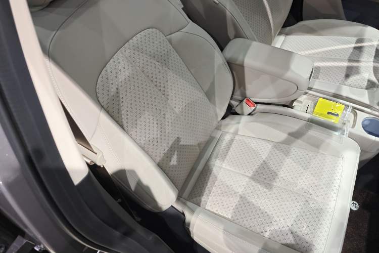 Used firefly 2025 Illuminated Edition Right Front Seat