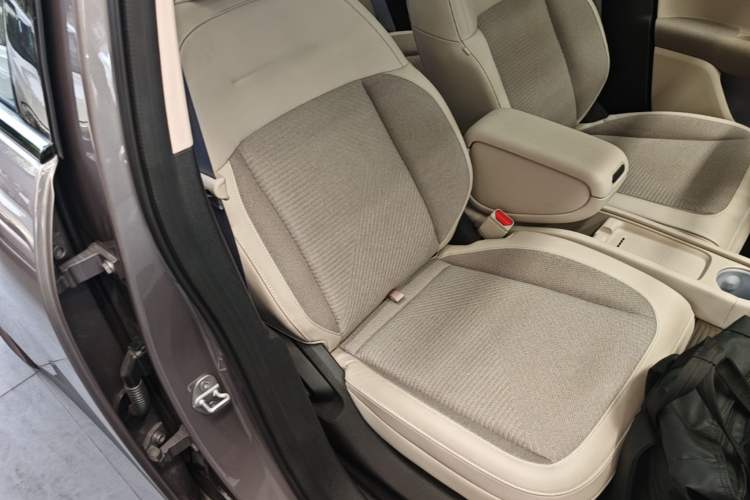 Used firefly 2025 Free Edition Right Front Seat