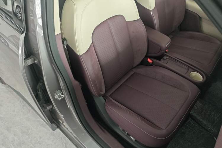 Used firefly 2025 Illuminated Edition Right Front Seat