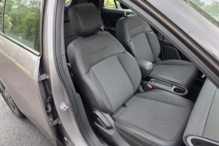 Used firefly 2025 Free Edition Right Front Seat