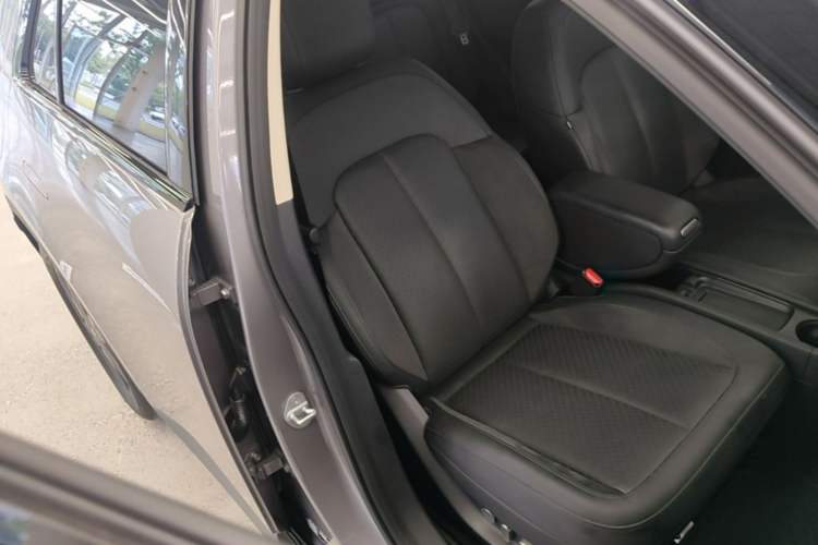 Used firefly 2025 Illuminated Edition Right Front Seat