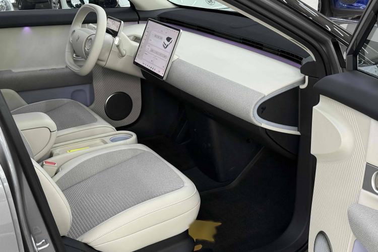 Used firefly 2025 Free Edition Right Front Seat